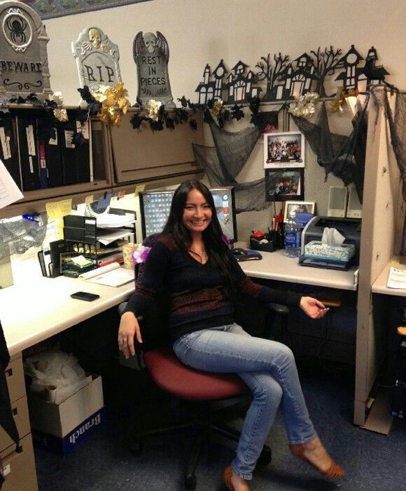 halloween desk decorating contest