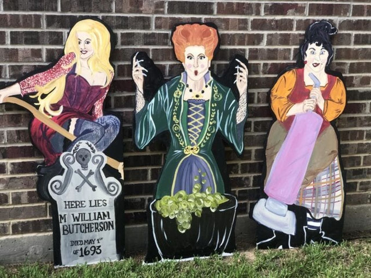 Hocus Pocus Outdoor décor_Most Populor Halloween trends 