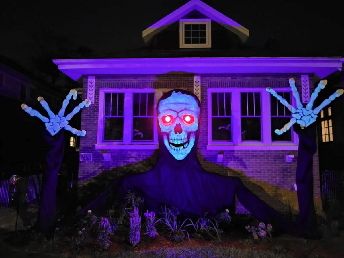 30 Larger-Than-Life Halloween Displays You Must See