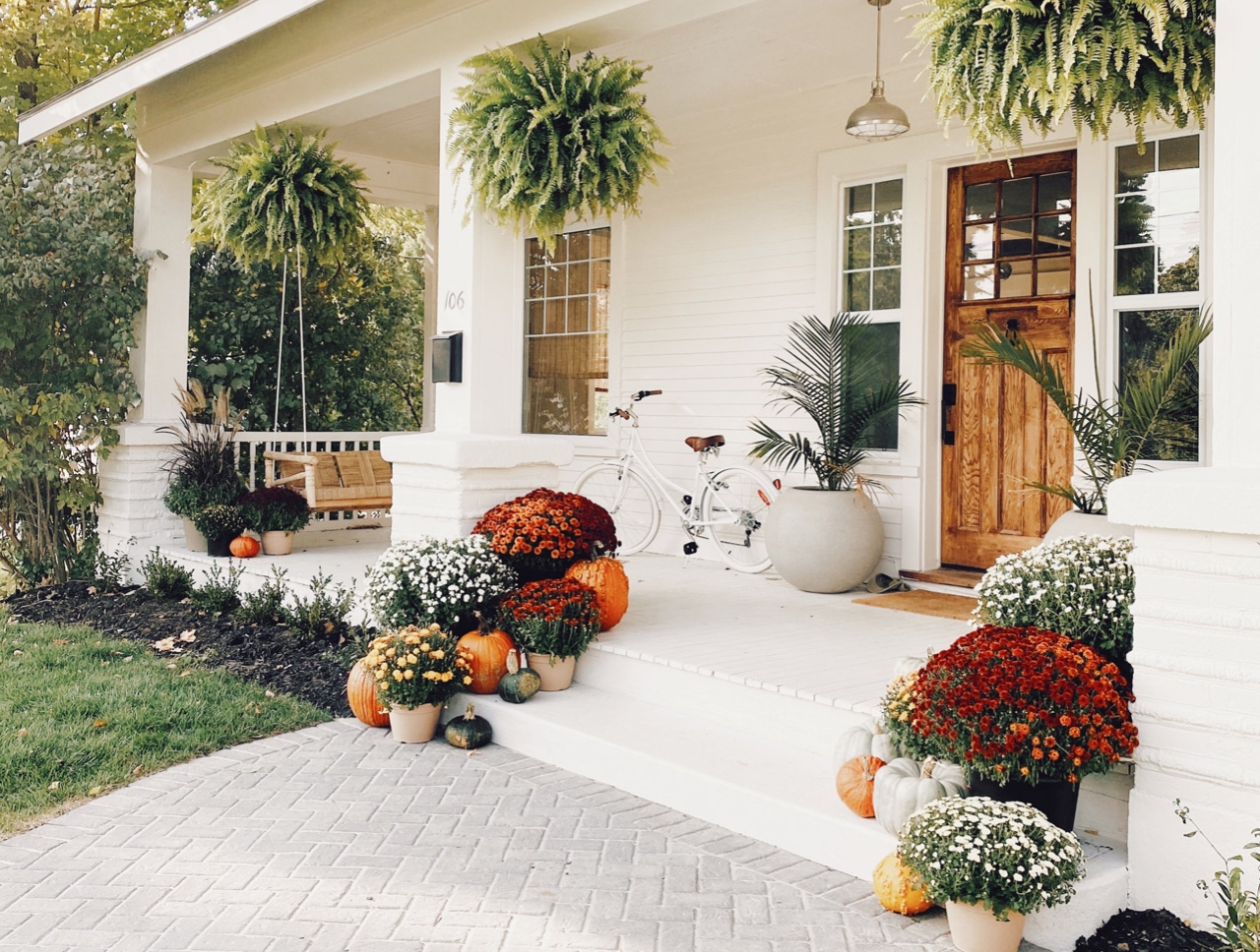 More Mums - front Porch fall Decorating Ideas