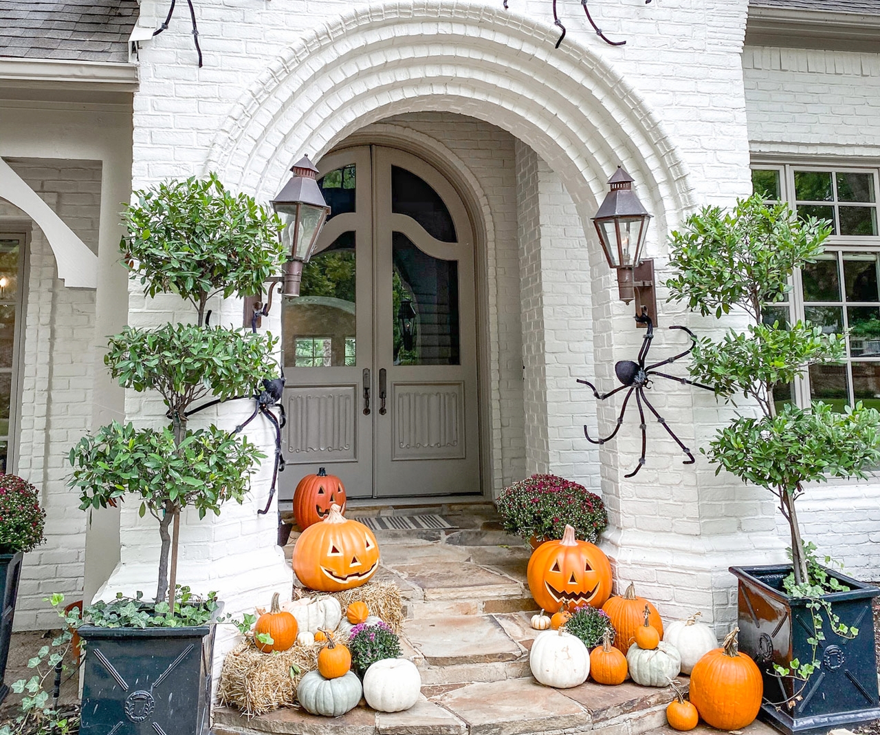 Stacked Jack-o'-lanterns for Fall front porch decoration