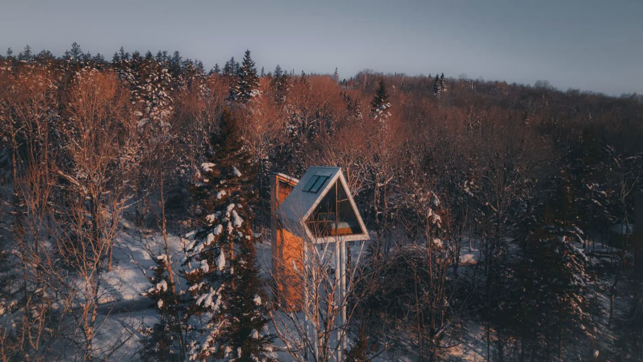 UHU tiny cabin by Repère Boréal