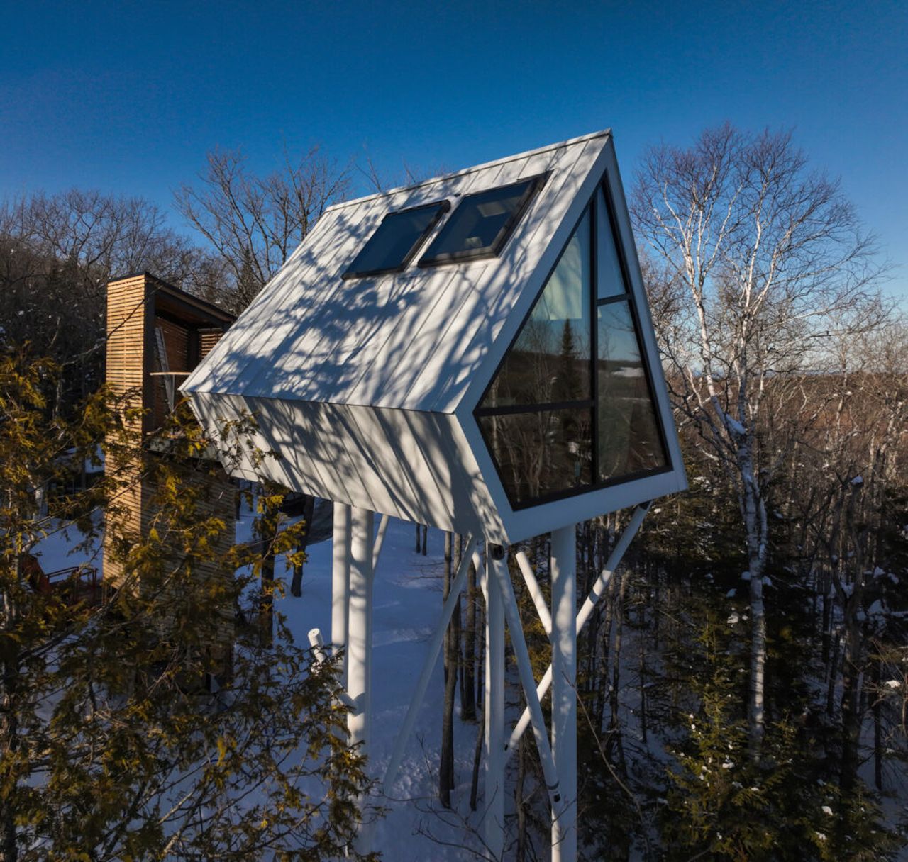 UHU tiny cabin by Repère Boréal