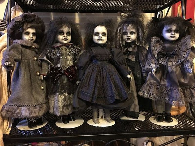 Zombie dolls hanging inside your closet can frighten your guest to eternity