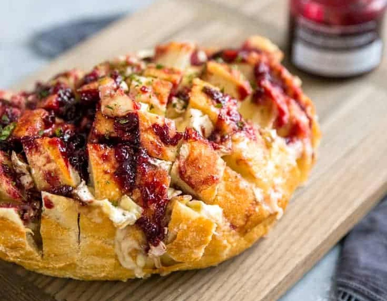 Baked Brie and Fig Jam Pull-Apart Bread