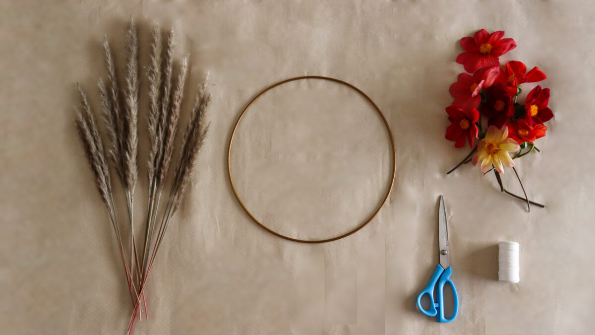 Make DIY Wire Frame Wreath in Two Minutes