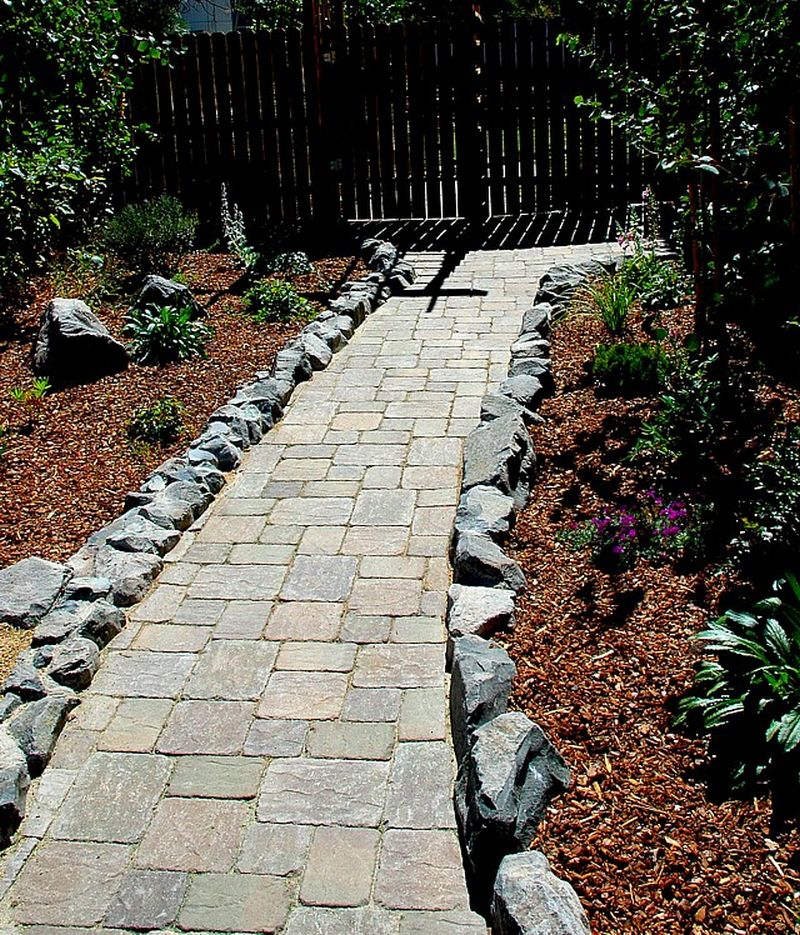 Simple garden path edging using stones 