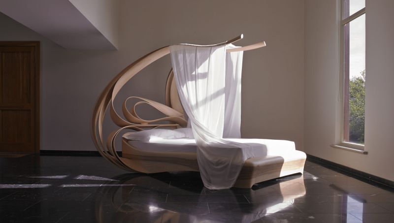 Enignum VI canopy bed