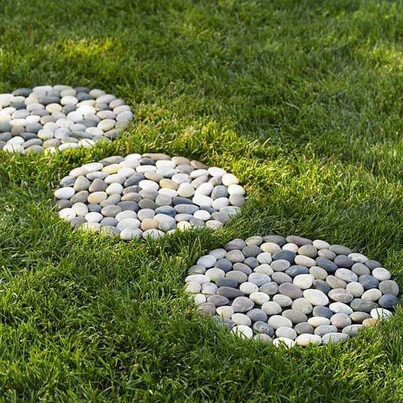 Lovely DIY stone garden pathway