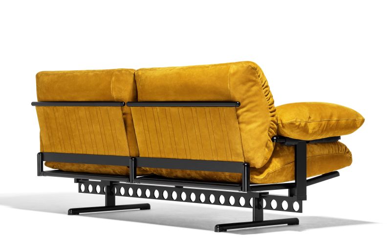 Ouverture sofa from back