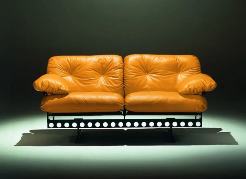 Ouverture sofa from front