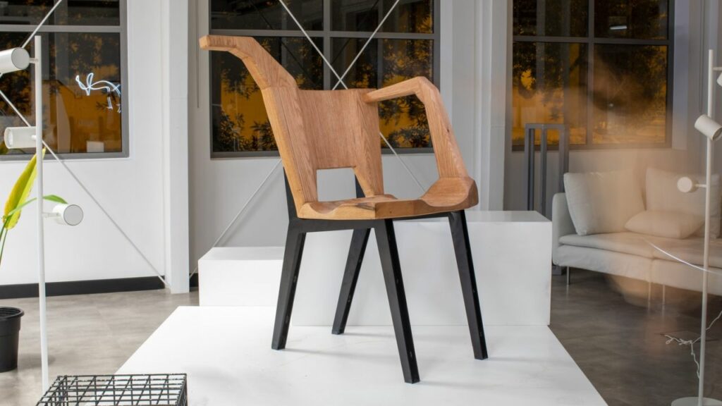 Vee chair by Nourhan Rahhal