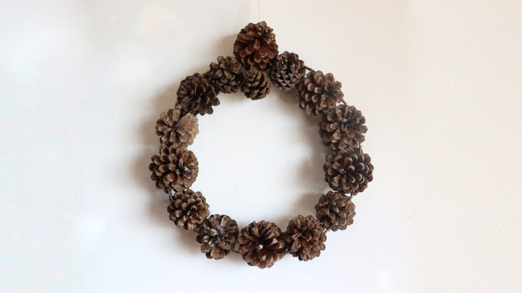 rustic-pinecone-fall-wreath