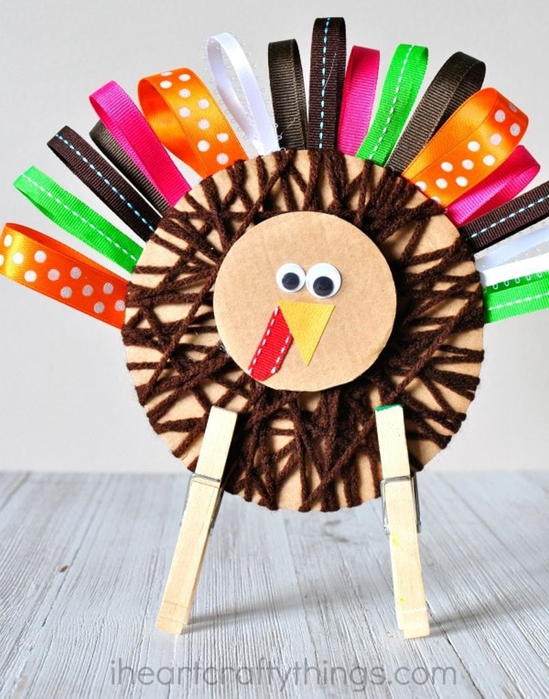 thanksgiving turkey decor with yarn and ribbon 