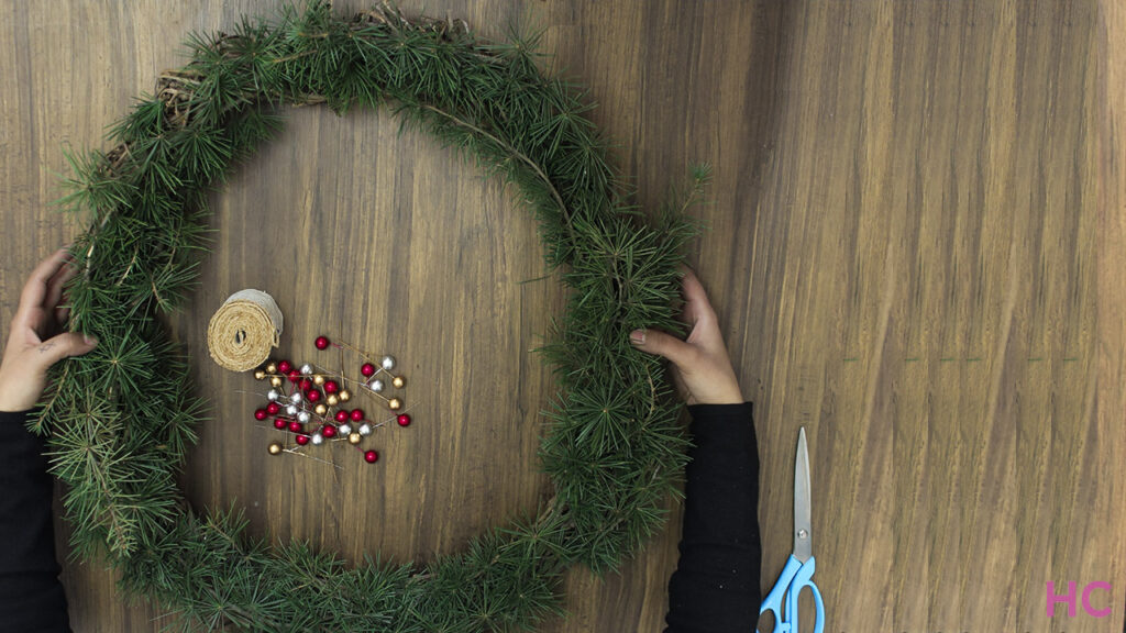 Cover the entire wreath with greenery