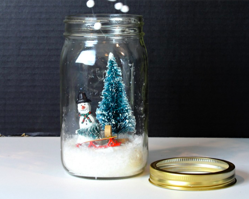 DIY Mason Jar Snowglobe