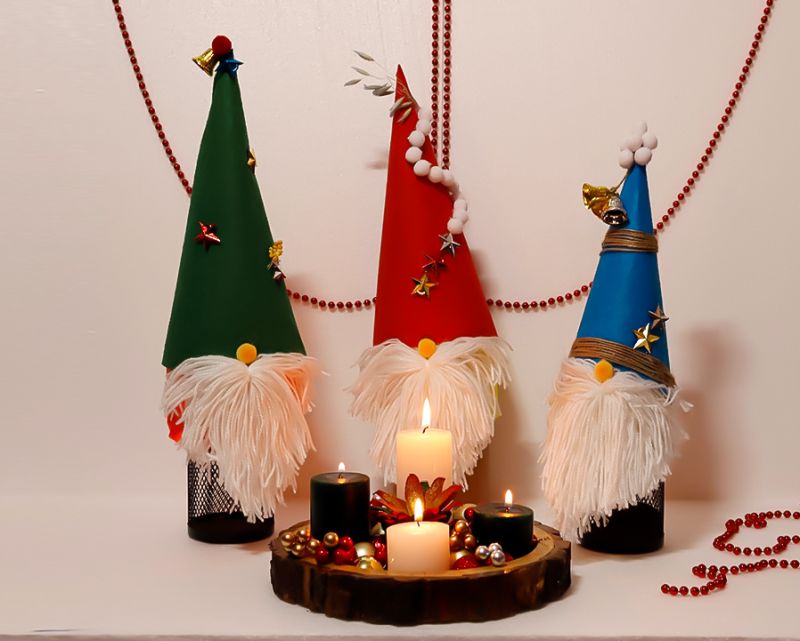 DIY Christmas gnome from felt and yarn 