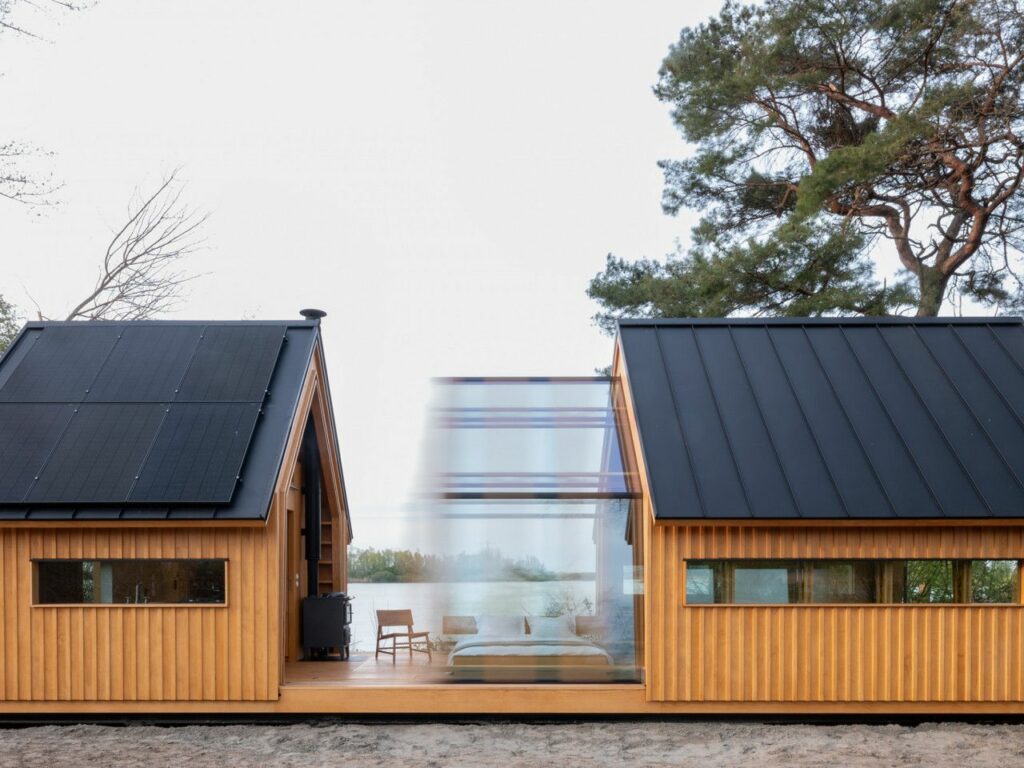 Cabin ANNA by Caspar Schols splitting from between