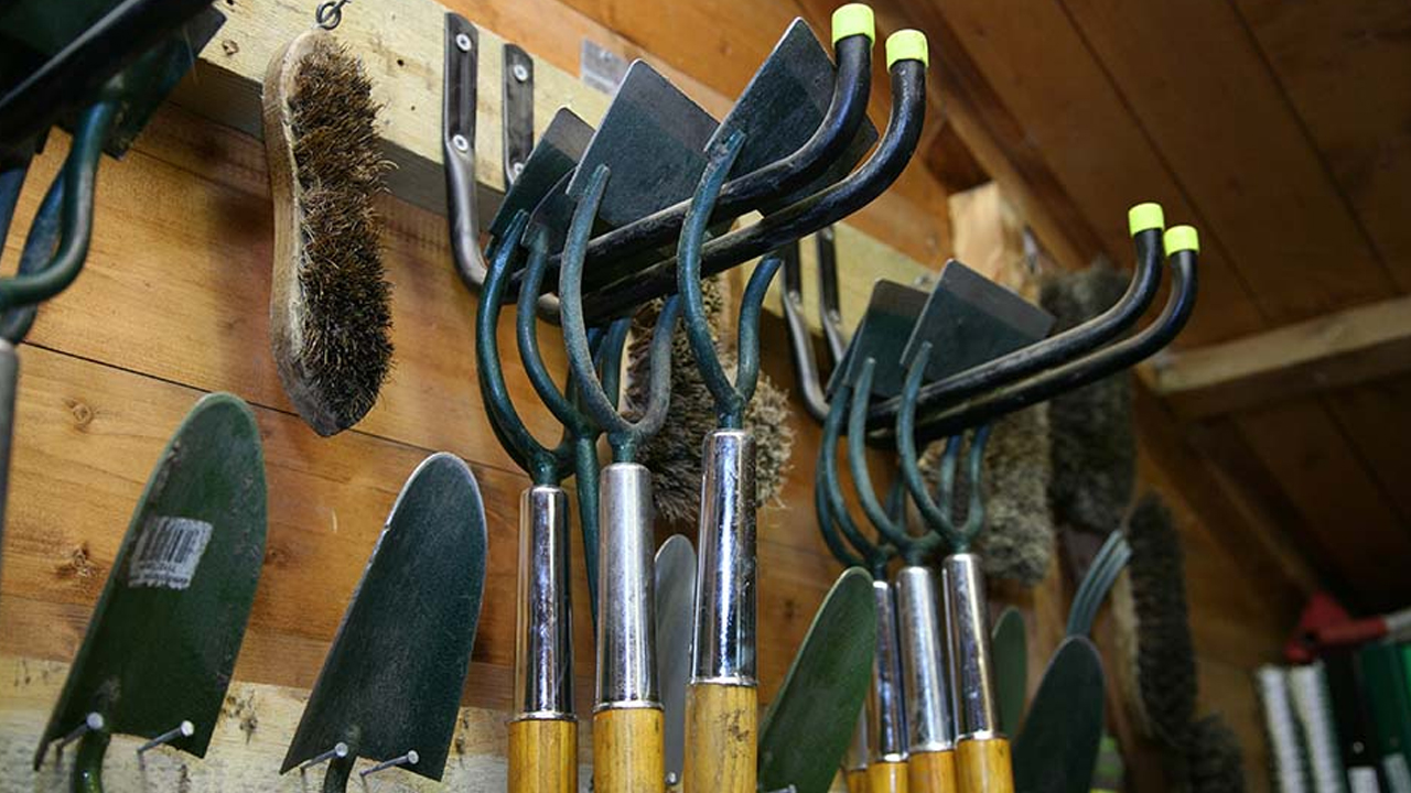 How to Maintain and Care for Garden Tools