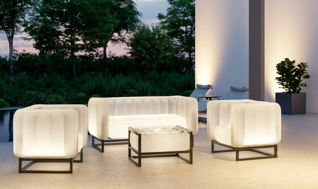 Illuminated Armchair by MOJOW with table