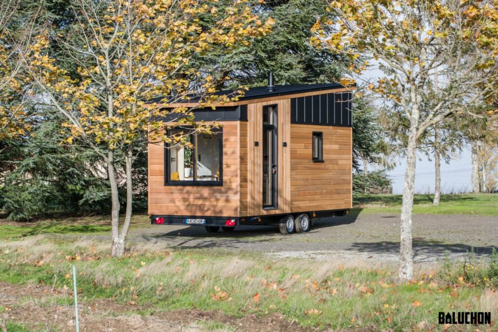 Raev tiny house in nature designed by Baluchon