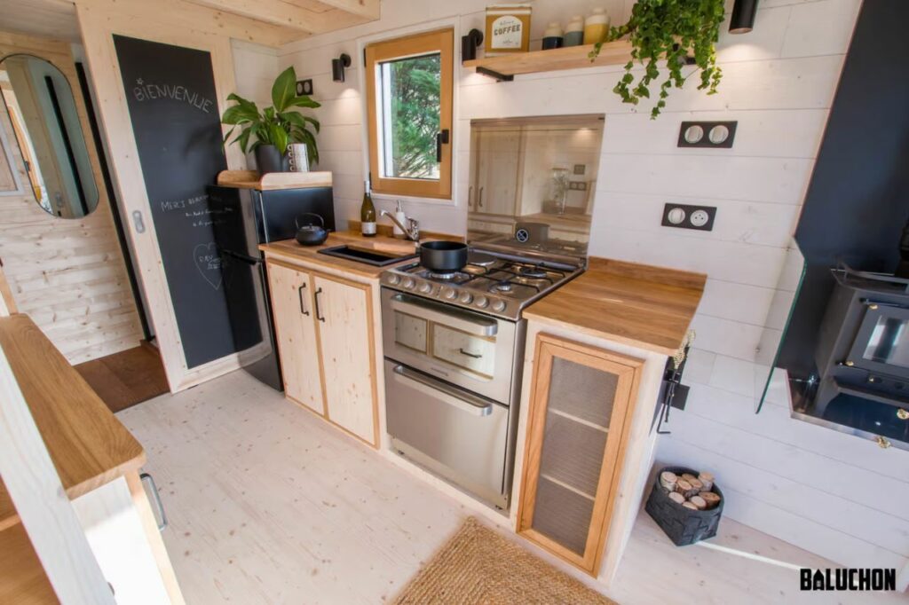 Raev tiny house kitchen by Baluchon