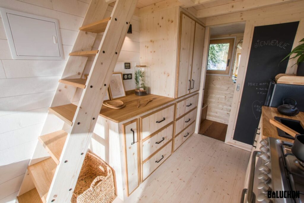 Raev tiny house counter Baluchon