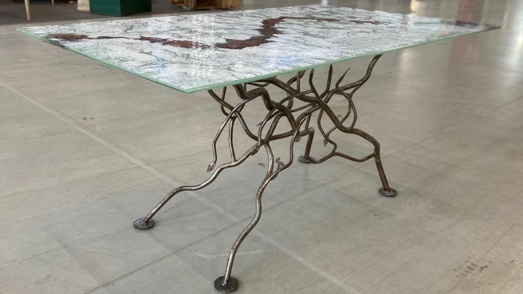 Roots dining table design