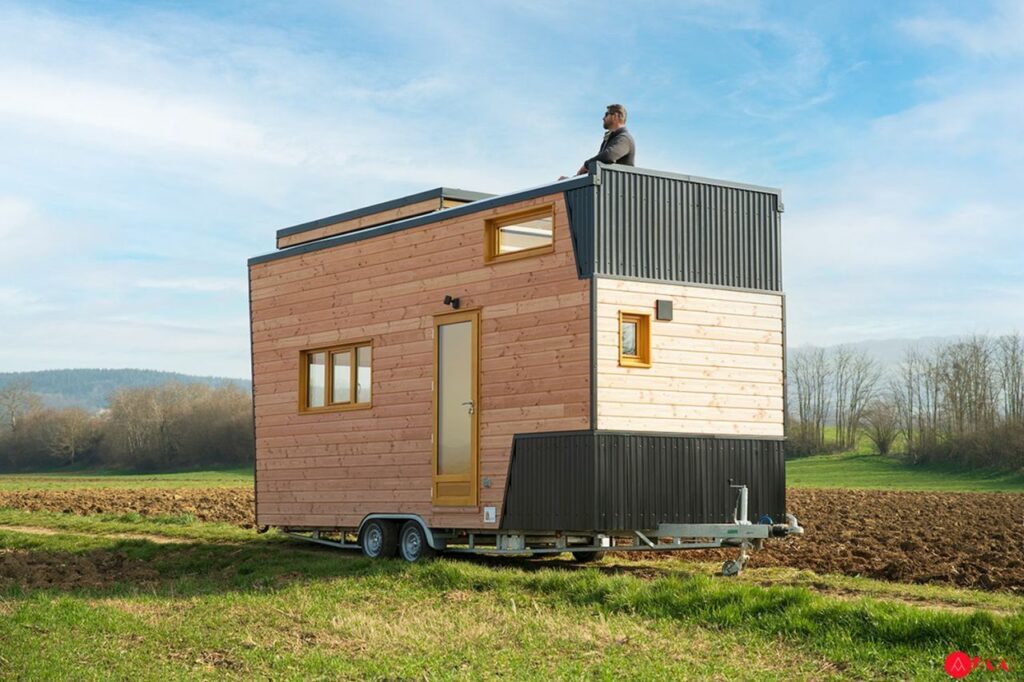 Tiny house with sliding roof by Optinid