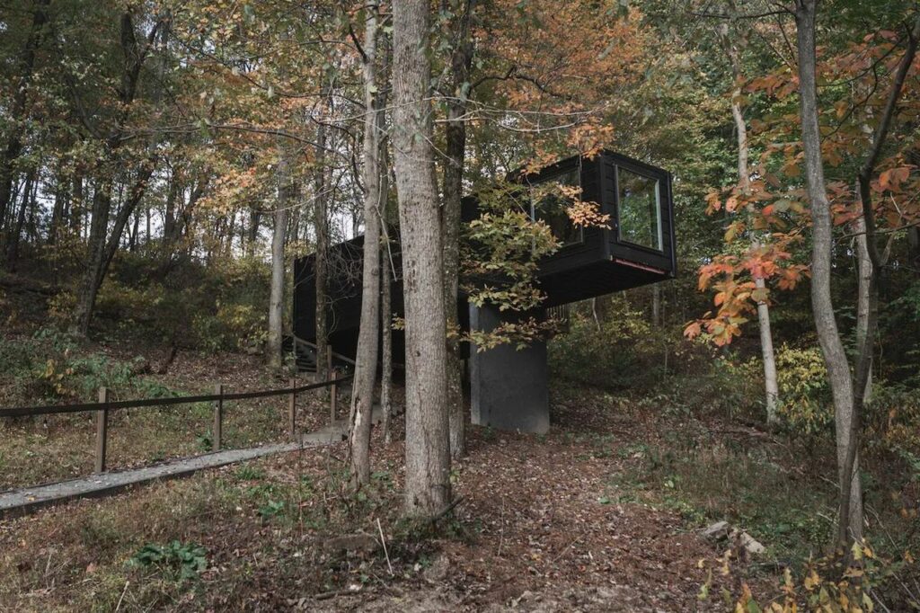 Box Treehouse in Dundee, Ohio