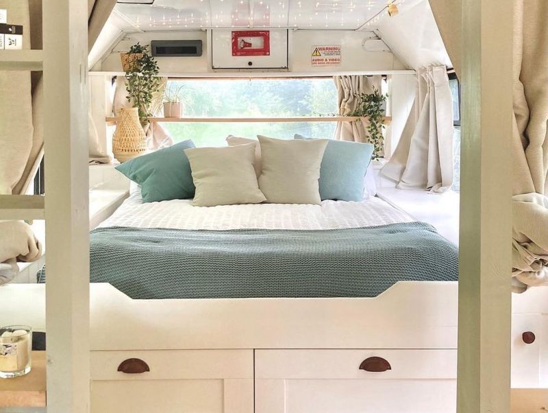 bedroom in Bus conversion by Luke Whitaker