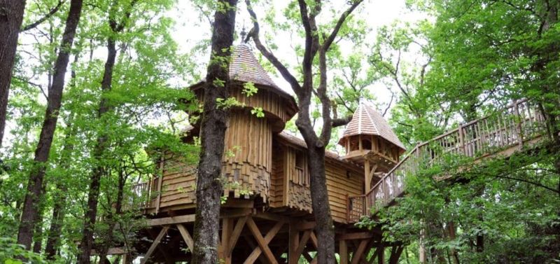 Château PUYBETON in Châteaux Dans Les Arbres, France