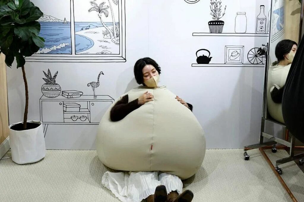 Wearable Beanbag Pillow by Takikou Sewing