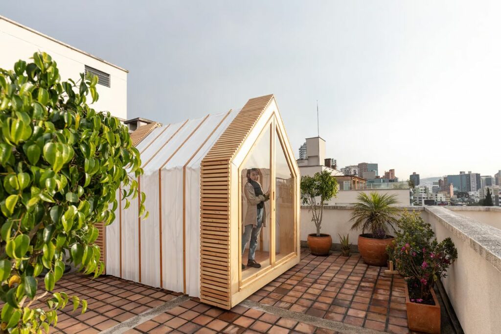 Iwi micro cabin by Juan Ruiz and Amelia Tapia