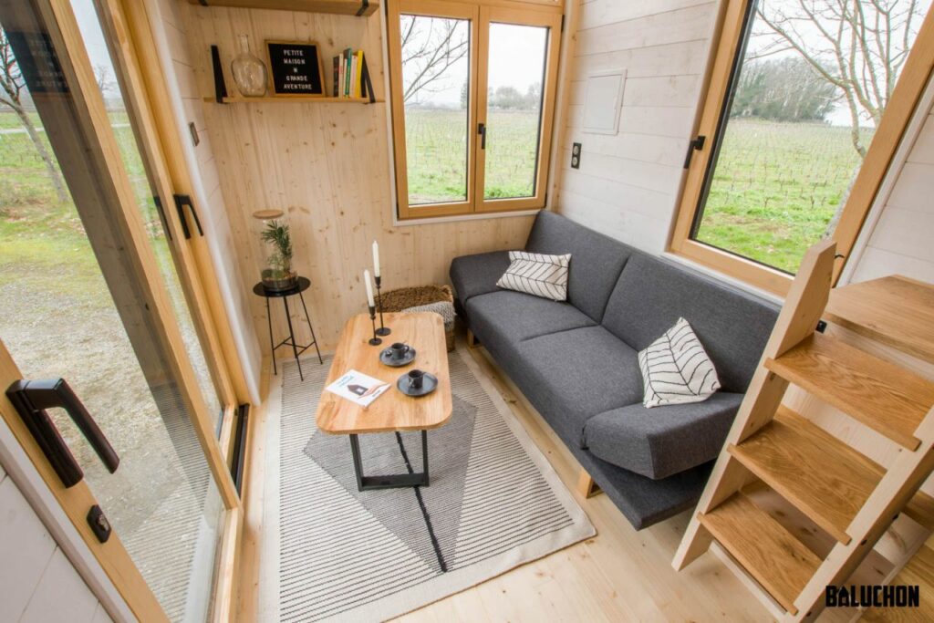 Baluchon’s Kejadenn Tiny House living room features a sofa bed