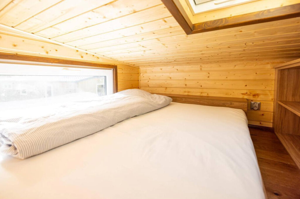 Bedroom of Dufour Tiny House on Wheels shelf by Berghaus