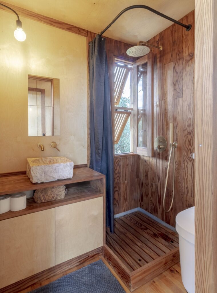 Columba Treehouse Bathroom