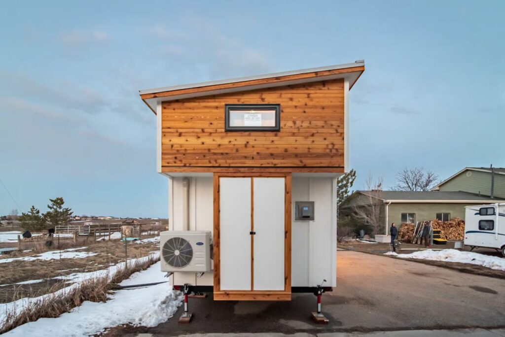 Jen’s 34′ x 10′ Tiny Home