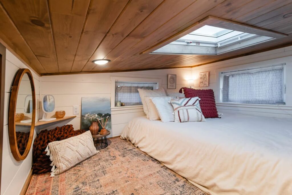 Jen’s 34′ x 10′ Tiny Home loft bedroom