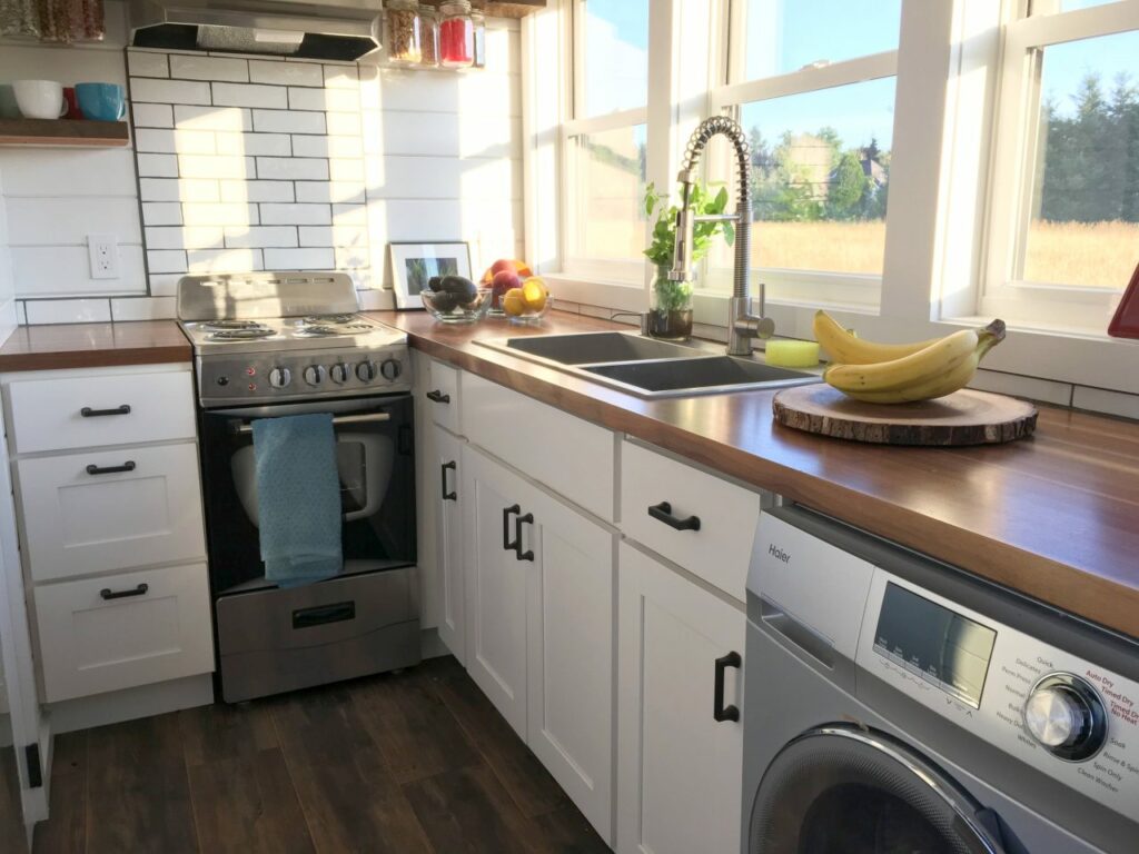 Covo-Mio-Tiny-House-Kitchen