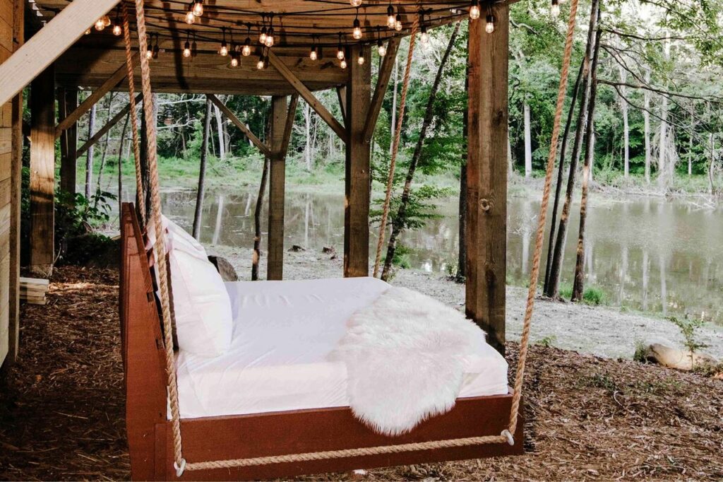 Ground level Swinging Bed