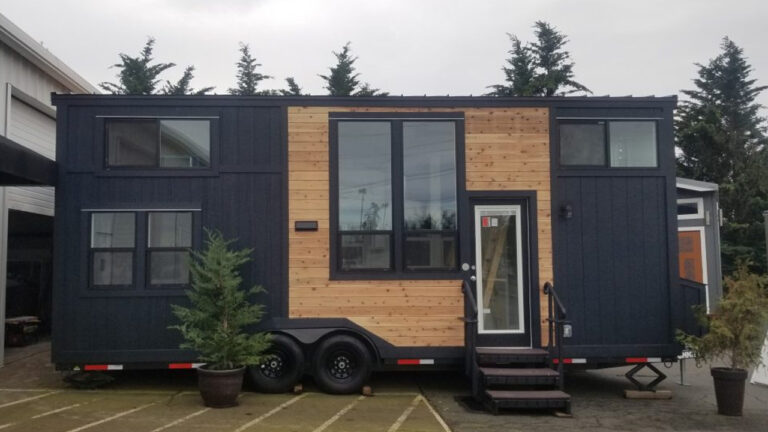 Mt Bachelor Tiny House is a Couple's Micro Dwelling