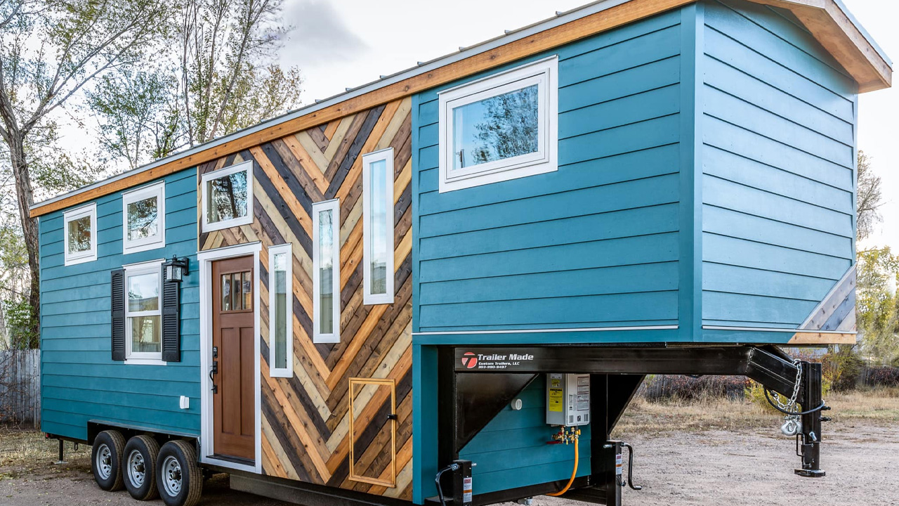 Nicole’s 32′ x 8′ Tiny Home is the Best Gooseneck Tiny House Ever