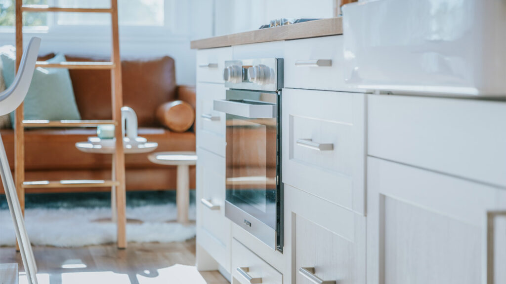 Oven-and-other-appliances-in-kitchen