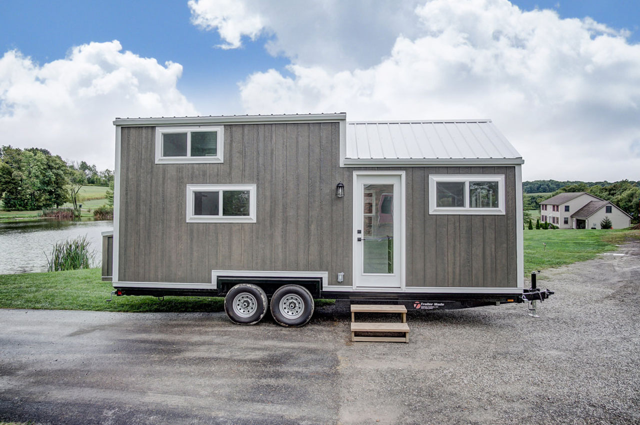 MTL Rodanthe Tiny House is Tastefully Done Retreat for a Family