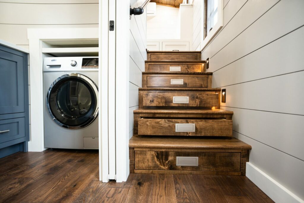 Storage integrated stairs