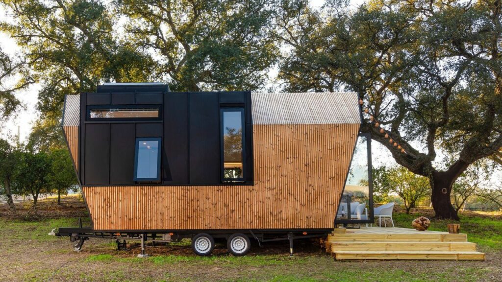 Tiny House Ericeira is a beautiful home on wheels