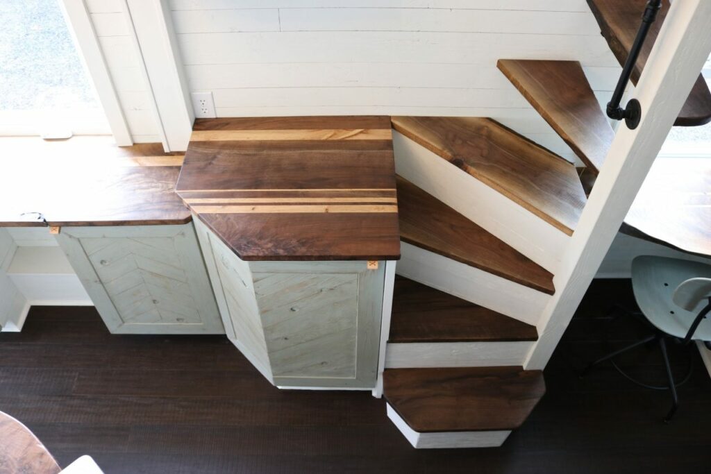 Writers-Retreat-loft stairs