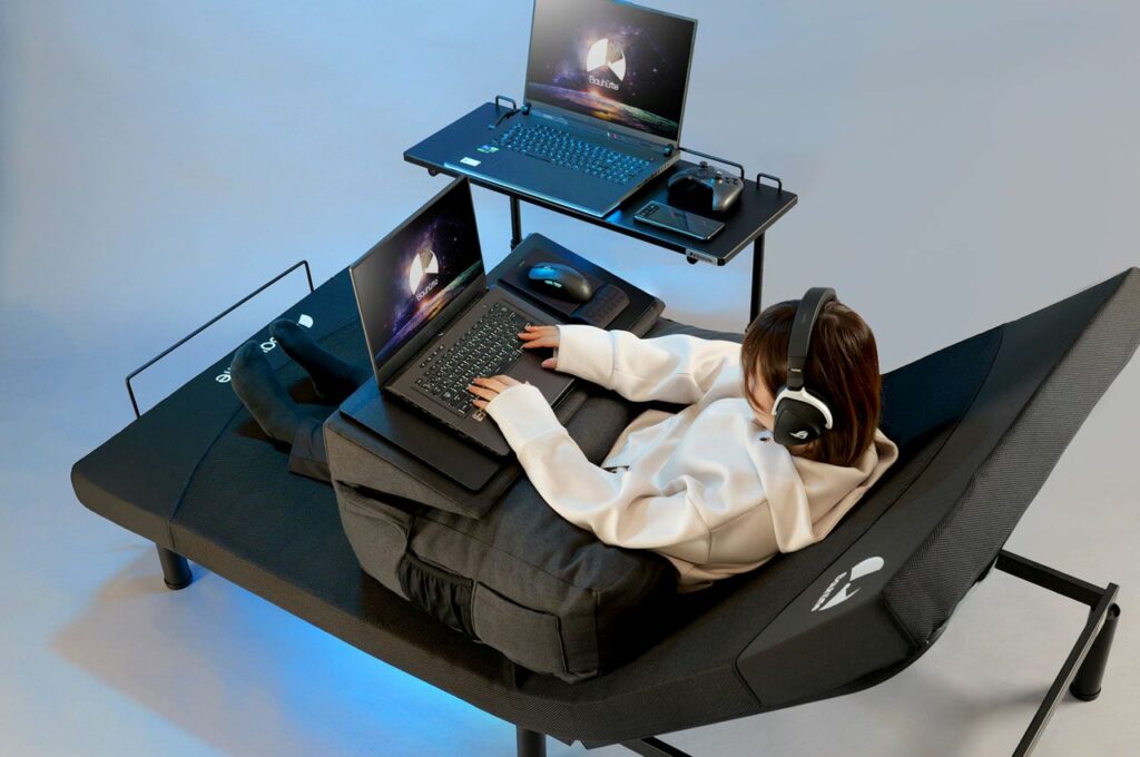 Large cushion table for gaming by Bauhutte