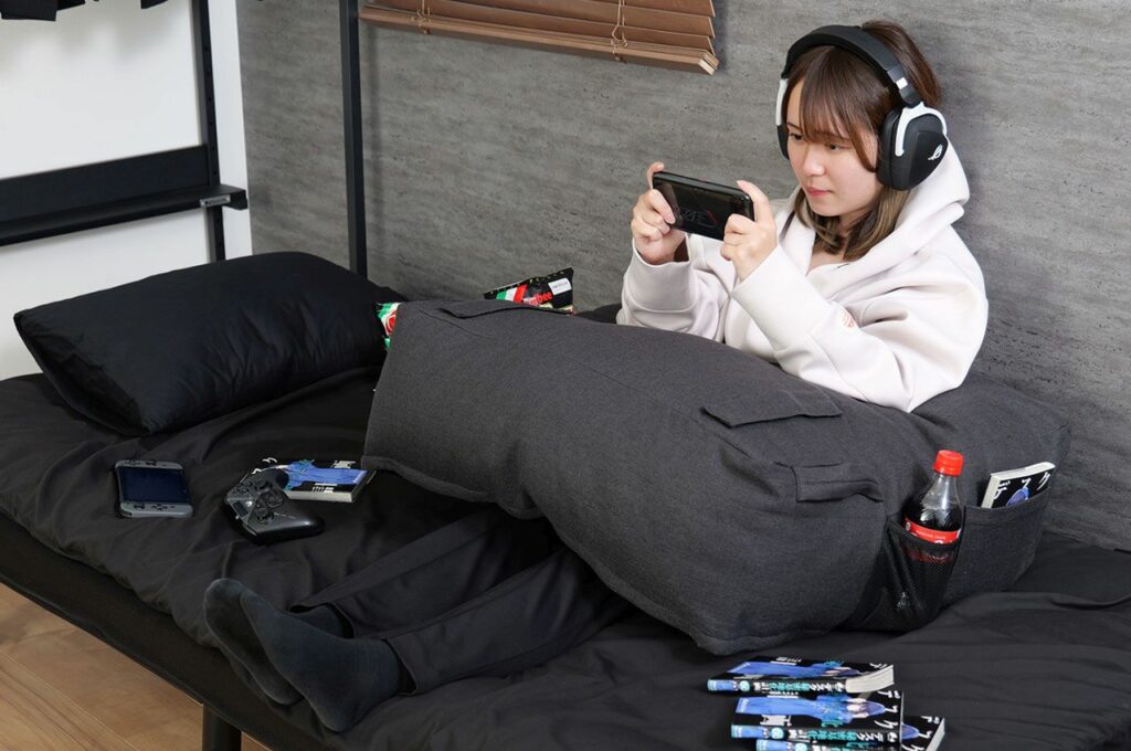 Bauhutte's Knee Cushion Lets You Build a Gaming Zone Anywhere